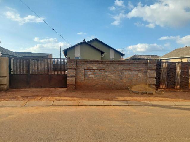 3 Bedroom House To Let in Protea Glen