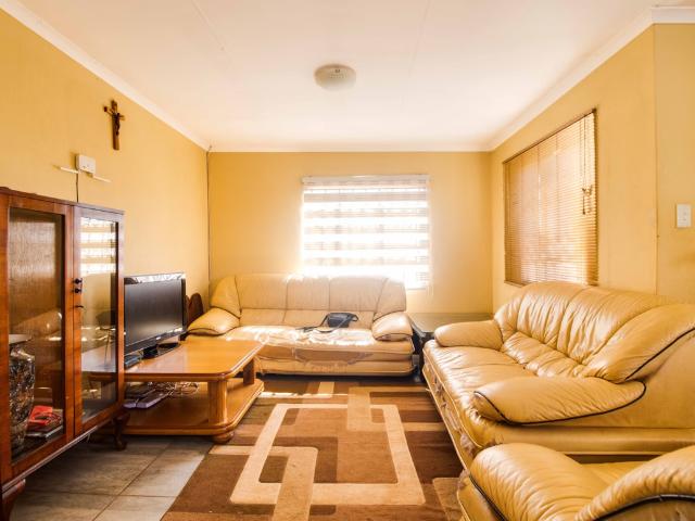3 Bedroom House To Let in Protea Glen