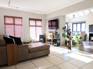 3 Bedroom House To Let in Protea Heights