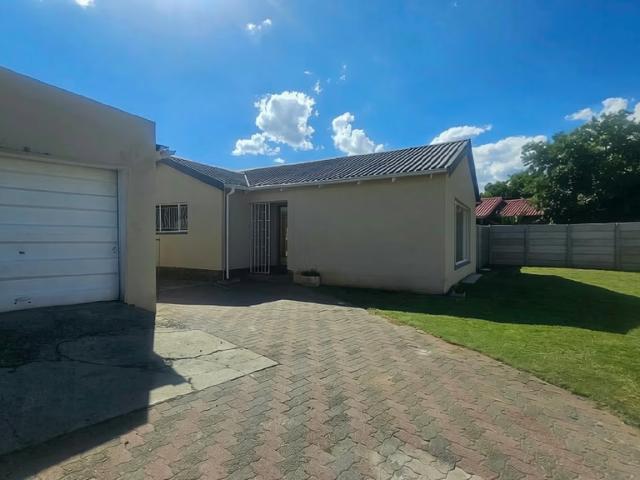 3 Bedroom House To Let in Riebeeckstad