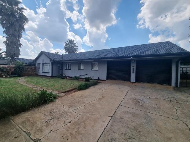 3 Bedroom House To Let in Risiville