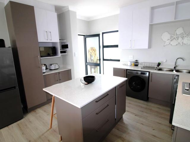 3 Bedroom House To Let in St Francis Bay Village