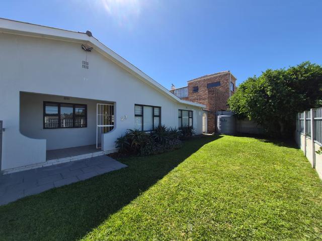 3 Bedroom House To Let in Sandbaai