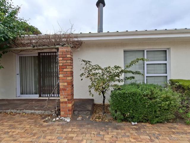 3 Bedroom House To Let in Voelklip
