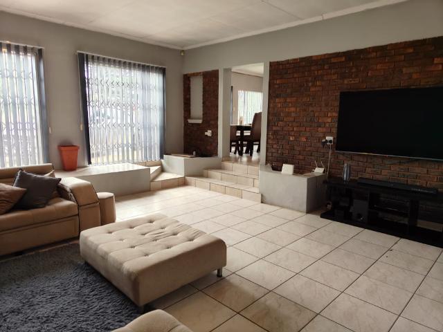 3 Bedroom House To Let in Waldrift