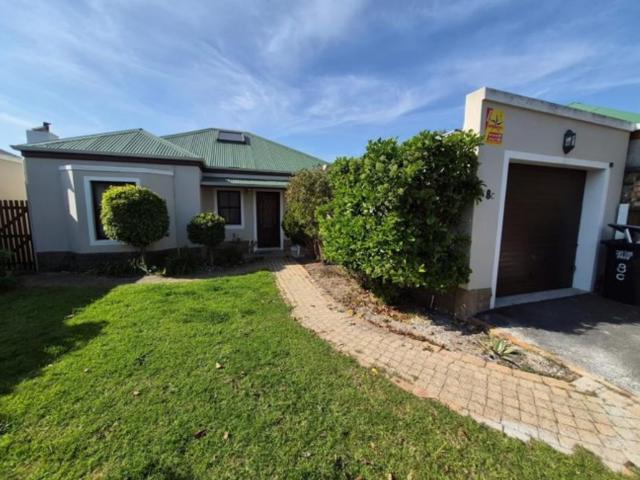 3 Bedroom House To Let in West Beach