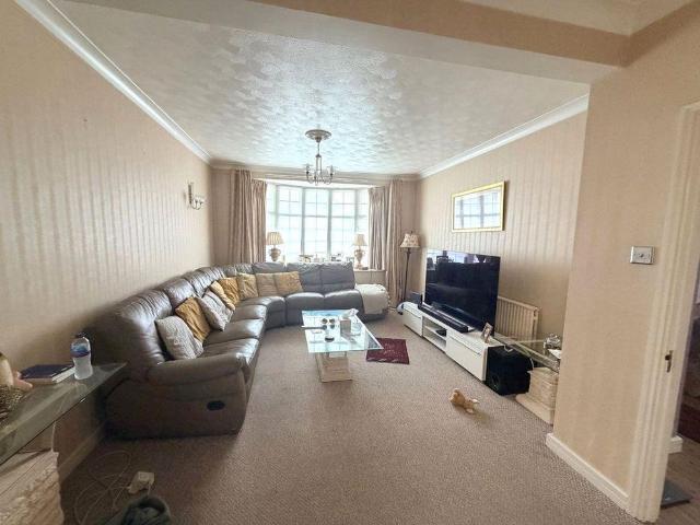 3 bedroom detached house to rent
