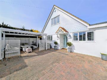 Adur, West Sussex county, Sussex - Equipped kitchen