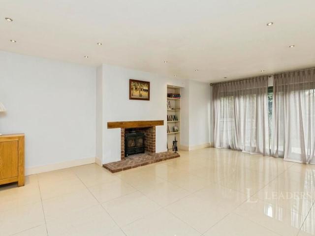 3 bedroom house to rent The Drive, Ifold, RH14