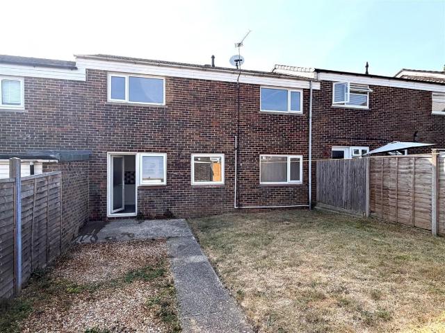 3 bedroom House To Rent Total Size: 1120 SQ FT