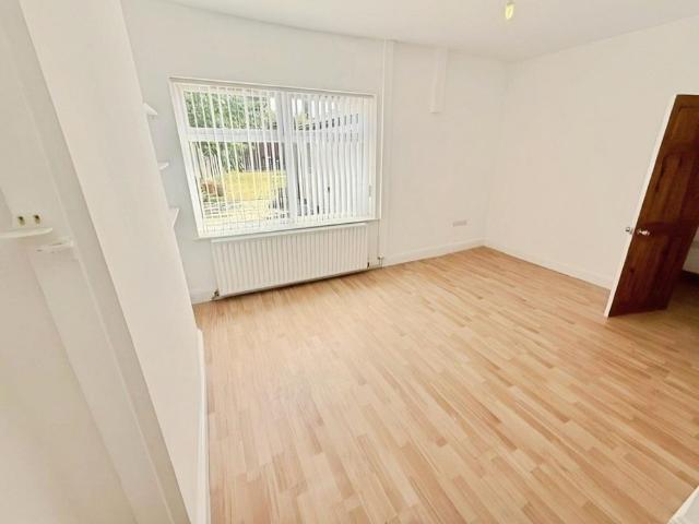 3 bedroom House To Rent Total Size: 1228 SQ FT