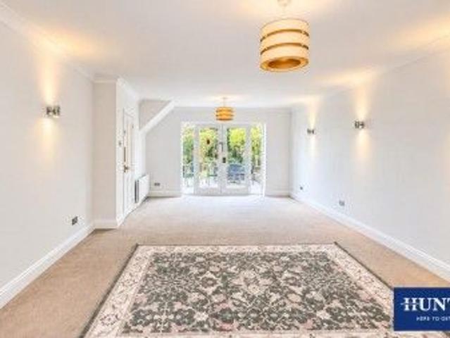 3 bedroom House To Rent Total Size: 1378 SQ FT