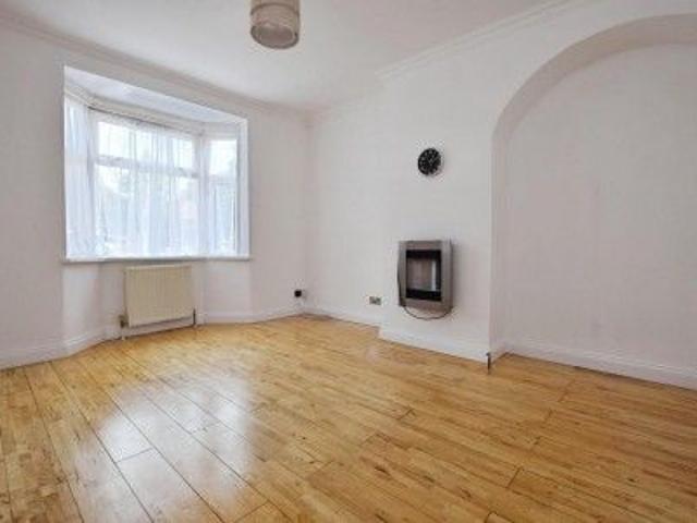 3 bedroom House To Rent Total Size: 743 SQ FT