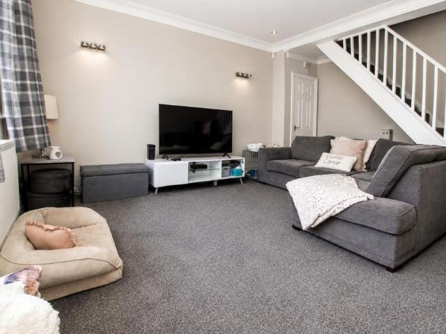 3 bedroom House To Rent Total Size: 786 SQ FT