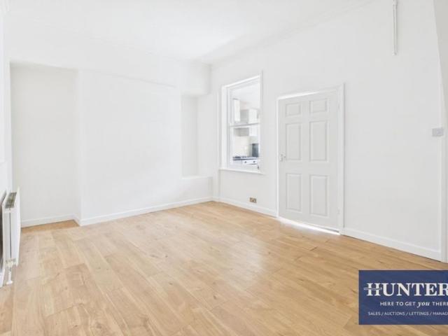 3 bedroom House To Rent Total Size: 715 SQ FT