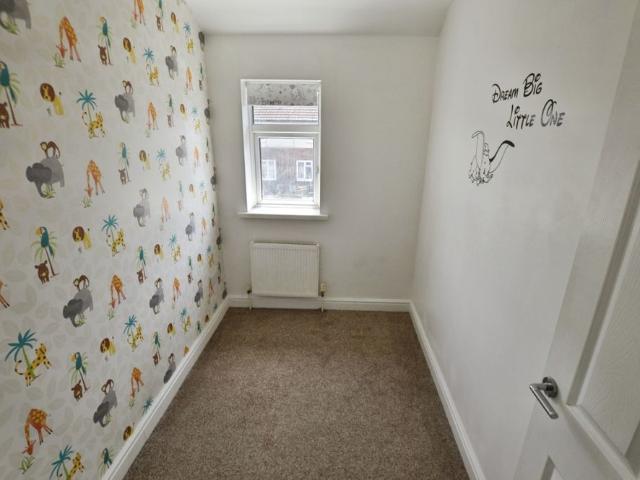 3 bedroom House To Rent Total Size: 829 SQ FT