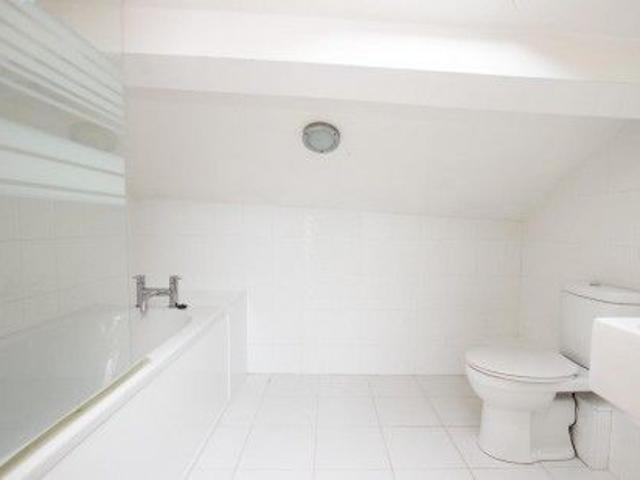 3 bedroom House To Rent Total Size: 987 SQ FT