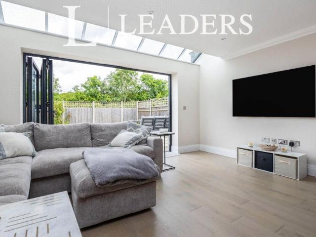 3 bedroom house to rent Alder Grove, Chilworth, Guildford, GU4