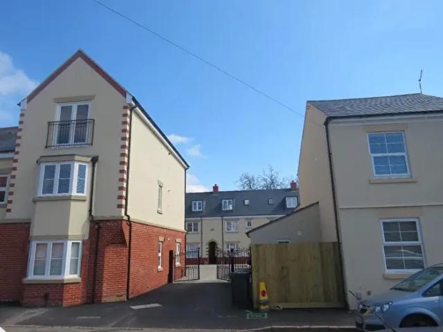 3 Bedroom House To Rent In Temple Street, Rugby, CV21