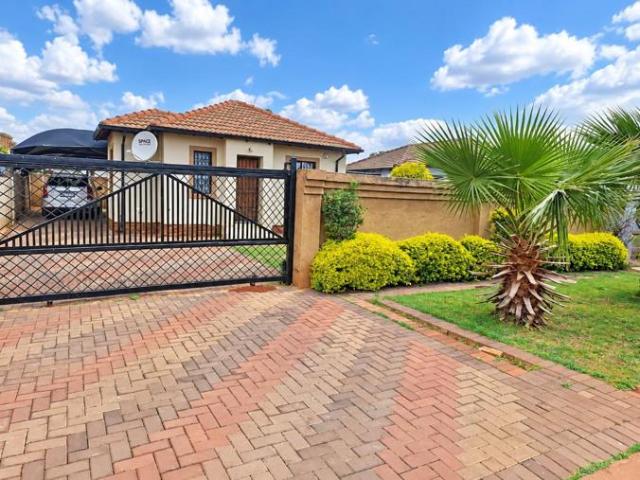 3 Bedroom House to Rent in The Orchards