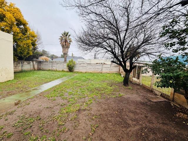 3 Bedroom House To Rent in Top Town