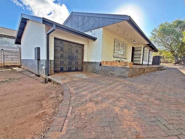 3 Bedroom House to Rent in Uitsig