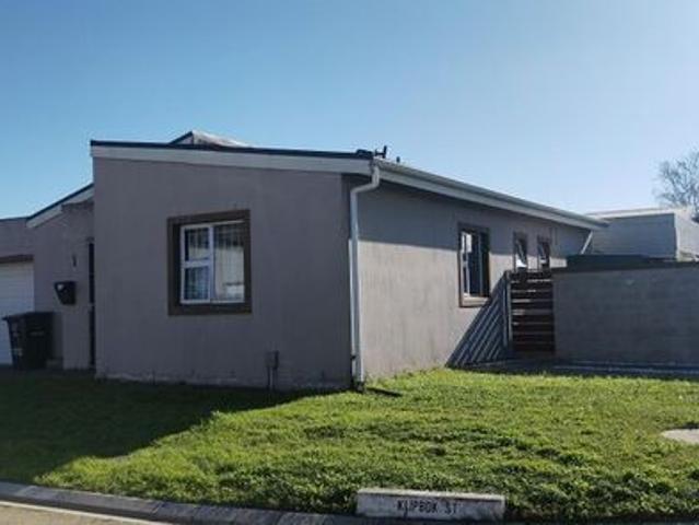 3 Bedroom house to rent in Vredelust, Kuils River