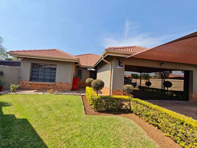 3 Bedroom House to Rent in Waterkloof AH