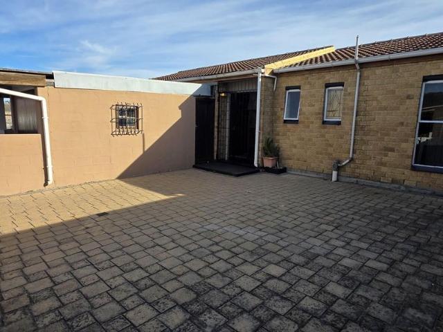 3 Bedroom house to rent in Westridge, Mitchells Plain