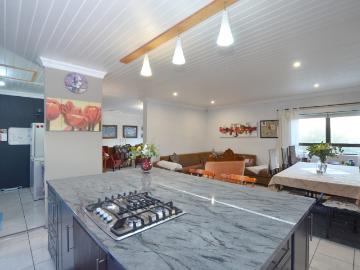 3 Bedroom House To Rent in Yzerfontein