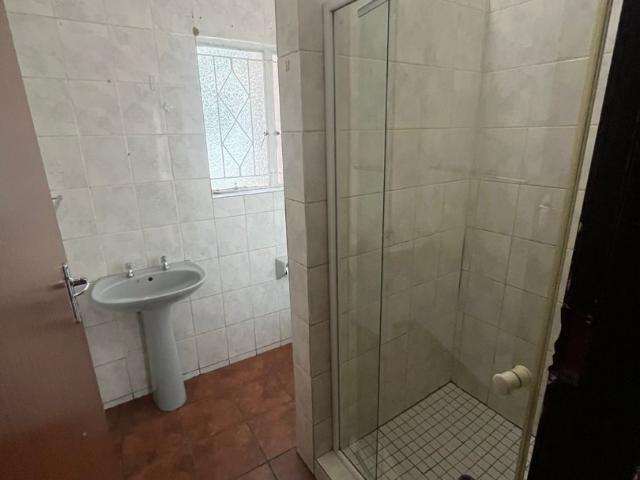 3 Bedroom House To Rent in Aerorand