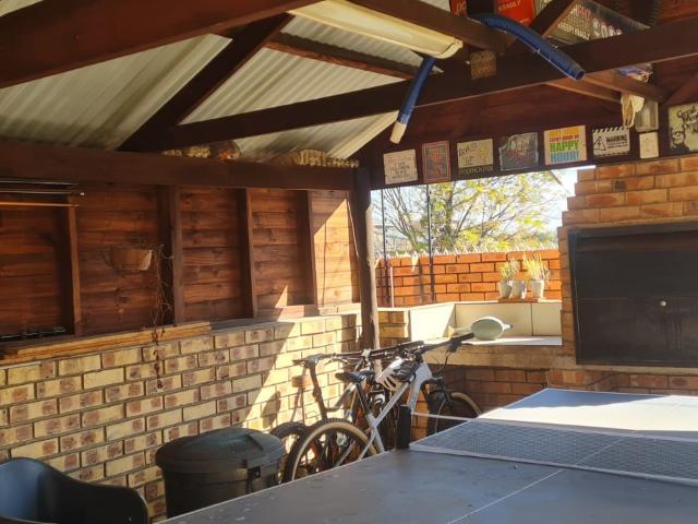 3 Bedroom House To Rent in Aerorand