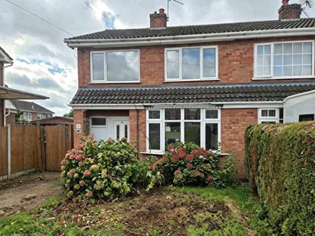 3 Bedroom House To Rent In Bearsden Crescent, LE10
