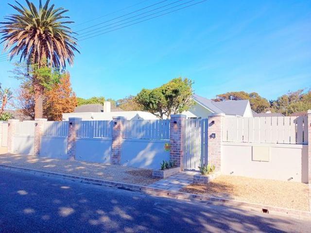 3 Bedroom house to rent in Bergvliet, Cape Town