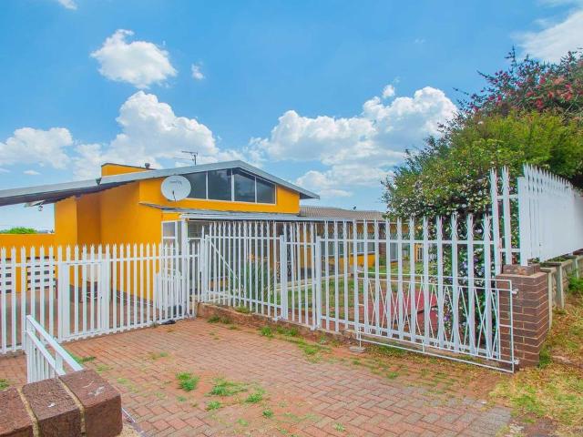 3 Bedroom house to rent in Bosmont, Johannesburg