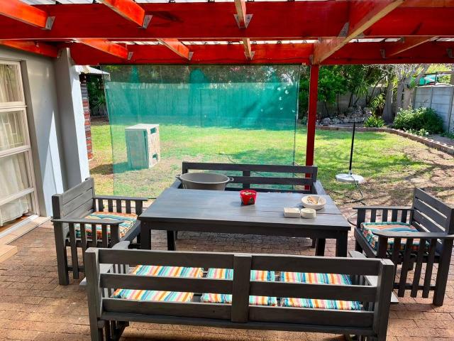3 Bedroom House To Rent in Blouberg Rise