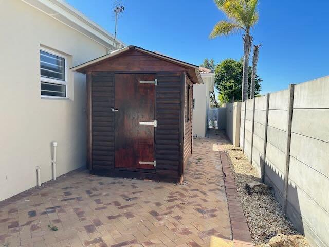 3 Bedroom House To Rent in Blouberg Sands