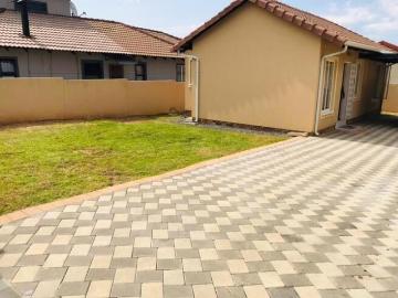 Crowthorne, City of Ekurhuleni Metropolitan Municipality, Gauteng, South Africa