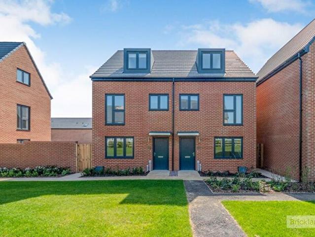 3 Bedroom House To Rent In Bronte Avenue, MK4