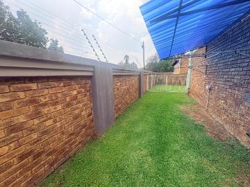 House to rent in Brackenhurst - Swimming pool