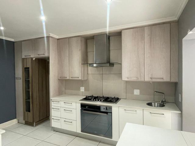 3 Bedroom House To Rent in Bryanston