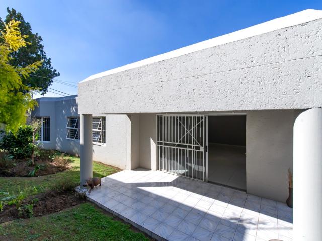 3 Bedroom House To Rent in Bryanston East