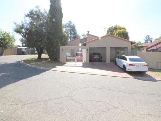 3 Bedroom House to Rent in Buccleuch