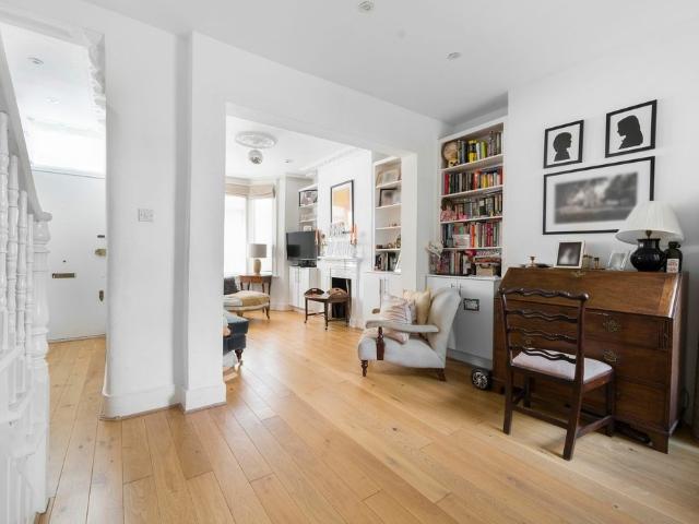 3 Bedroom House to Rent in Candahar Road, London, SW11
