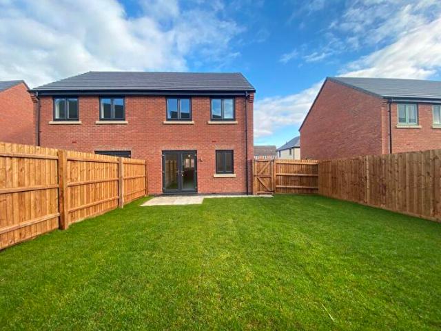 3 Bedroom House To Rent In Canons Close, NN17