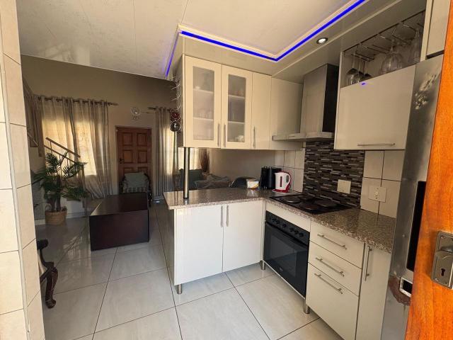 3 Bedroom house to rent in Chantelle, Akasia