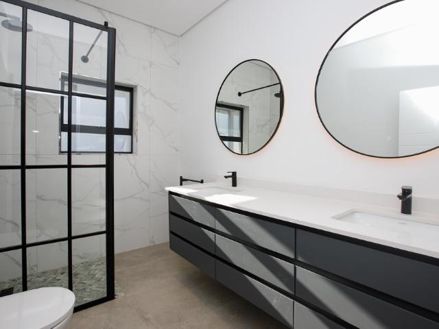 3 Bedroom House To Rent in Constantia