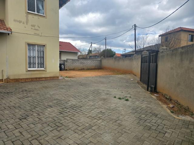 3 Bedroom House To Rent in Cosmo City