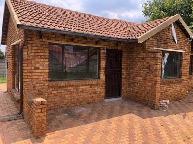 3 Bedroom House to Rent in Crystal Park