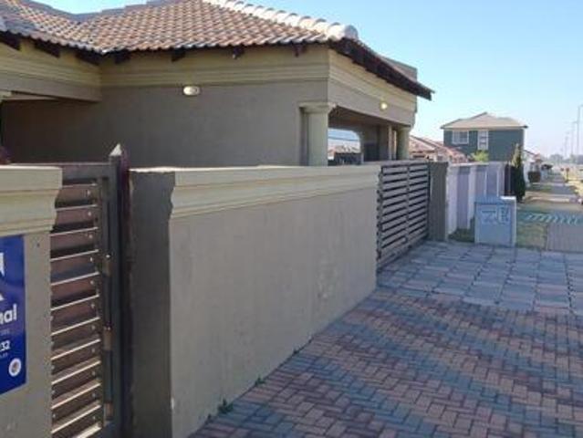 3 Bedroom House to Rent in Crystal Park